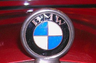 Logo đời đầu của dòng xe BMW.jpg