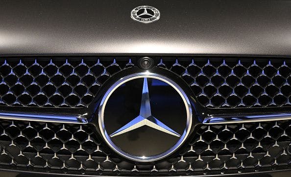 logo Mercedes xe 5 chỗ gầm cao.jpg