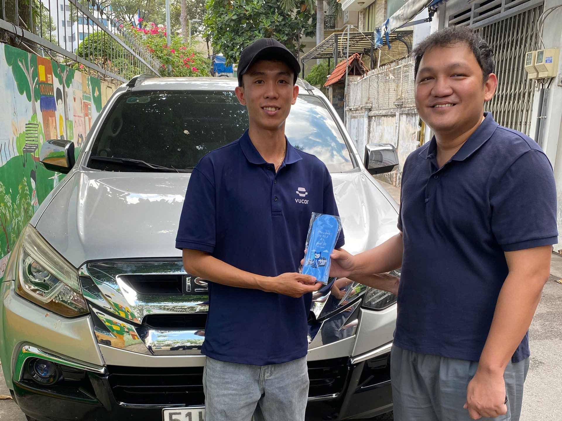 Isuzu Mu-X 1.9 MT 2019 — ảnh minh hoạ dòng xe trong câu chuyện